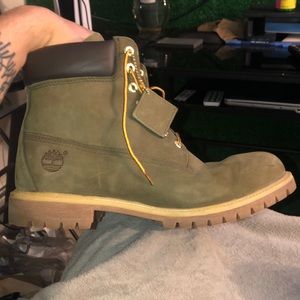 Men’s olive green timbs size 13
